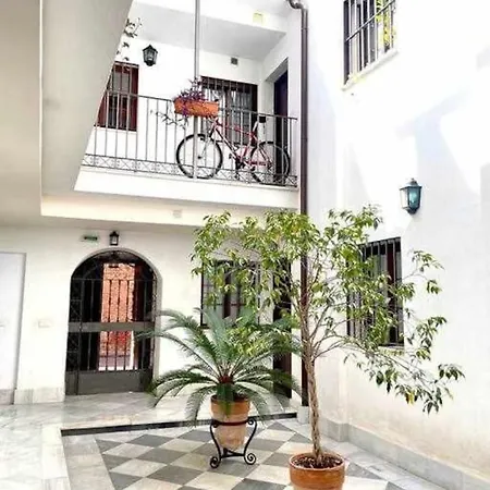 Tranquilo En Barrio Bohemio 塞维利亚
